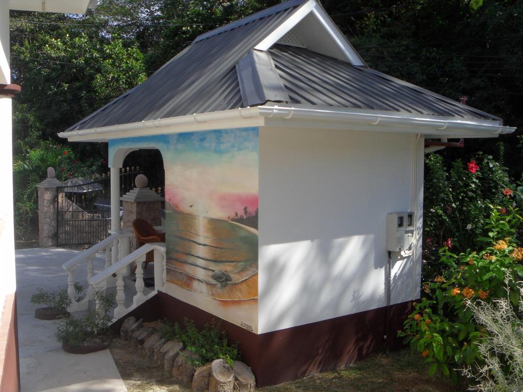 Acquario Guesthouse Anse Volbert Village Exteriör bild